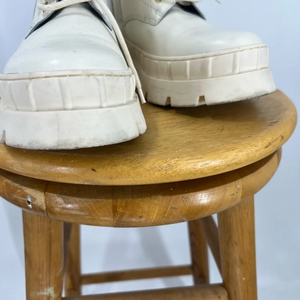 Vince Camuto  leather lug sole platform, cream winter white booties size…10/40